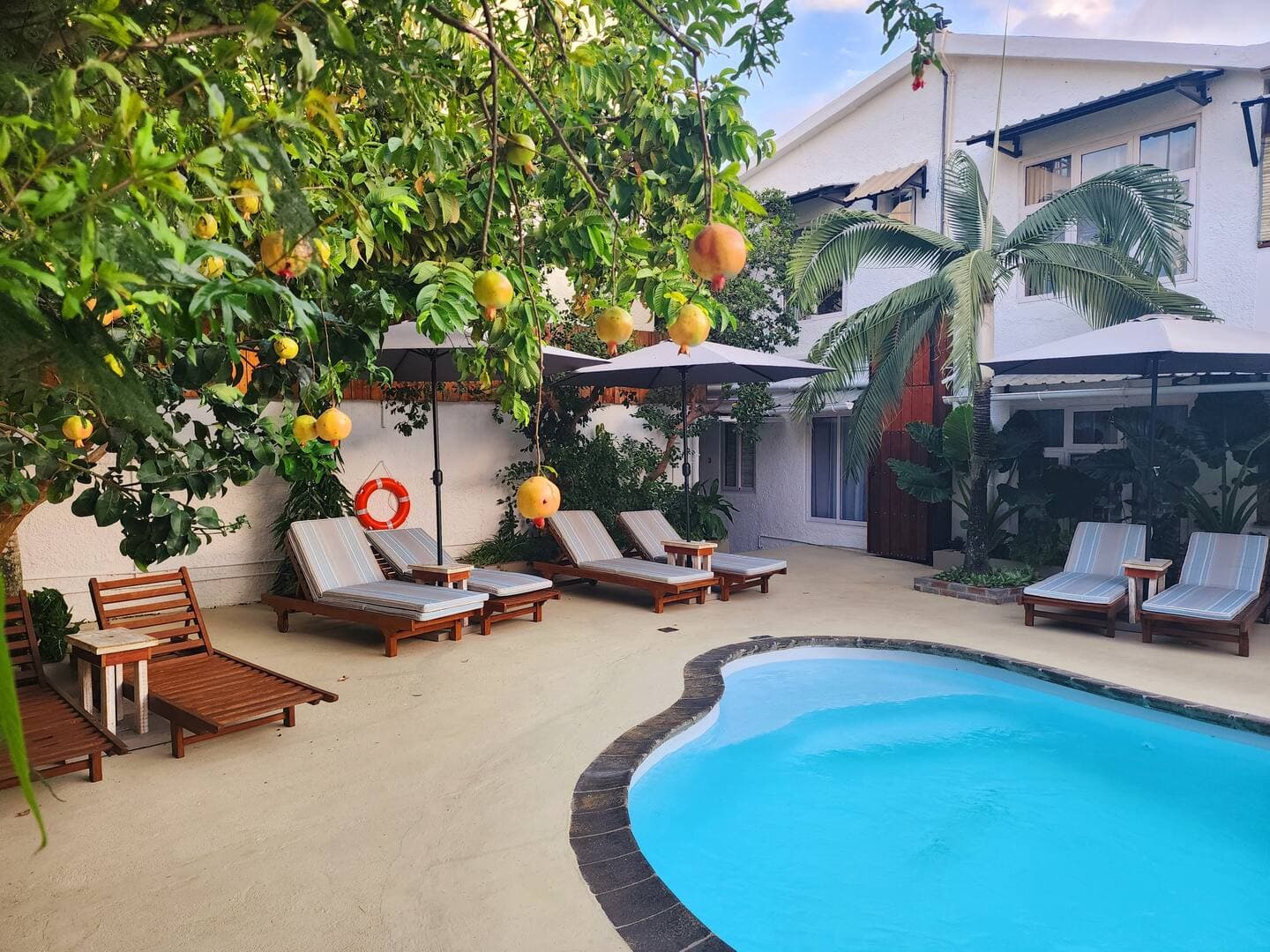 2-Bedroom Apt, 3mins to Beach & Private Restaurant