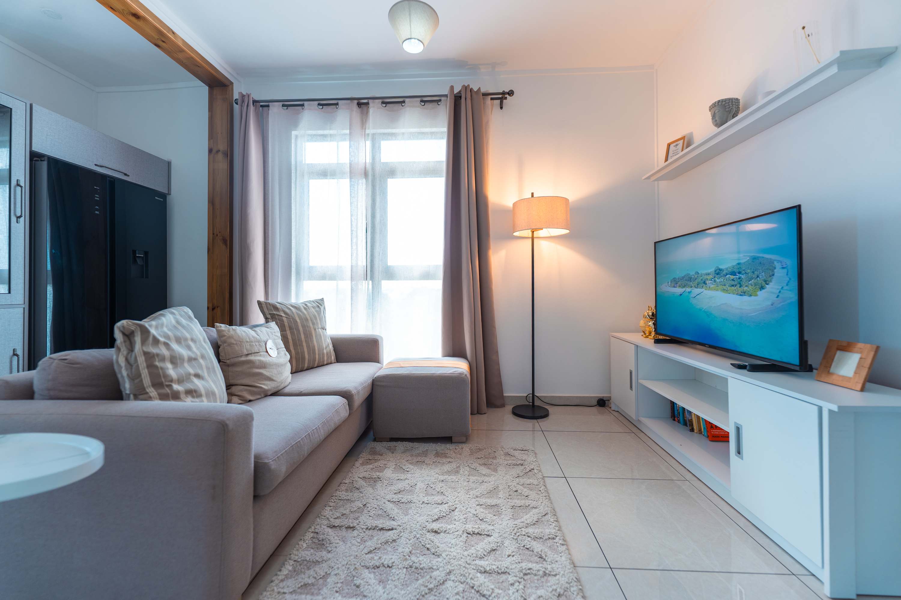Modern Apt with Pool, Gym & Dedicated Office